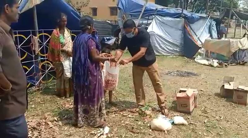 Barnapur club donates money to relief fund in Corona