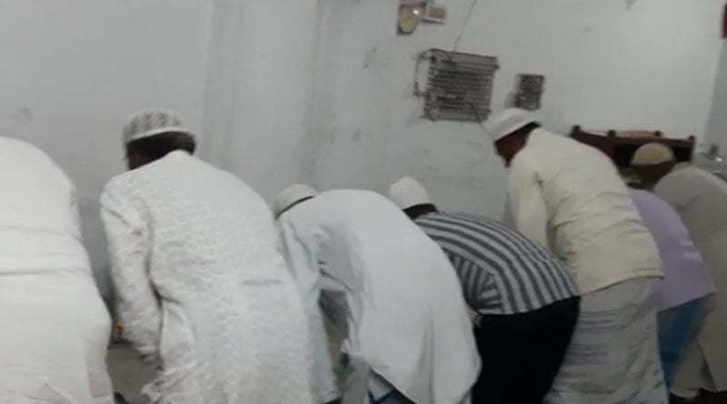 Crowd in Nadia's shantipur mosques amid lockdown