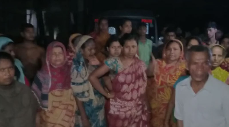 Goons attacks panchayet member's house in Deganga