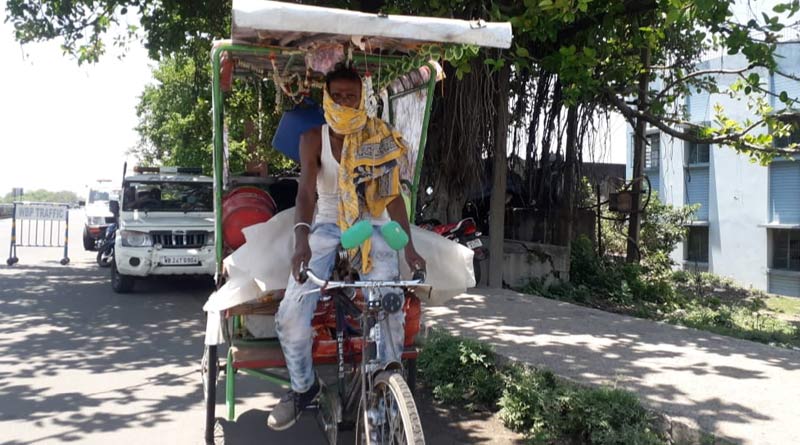 Rickshaw driver coming came from Varanasi to Howrah amid lockdown