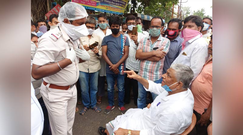 Abdul Mannan blocked road demanding electricity in Sheoraphuli