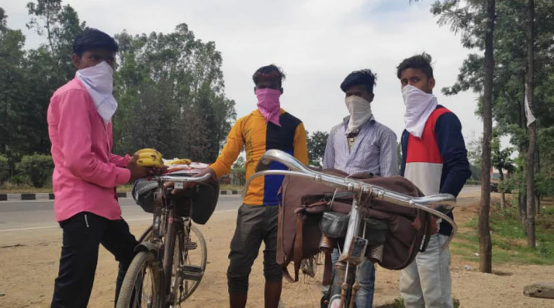 Migrant workers say cops ask money to board bus home