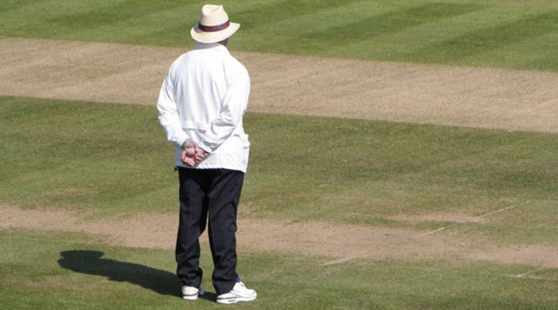 An umpire of CAB is selling vegetables amid lockdown