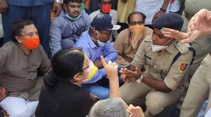 BJP leader Locket Chatterjee and Sayantan Bose engages in spat with cops