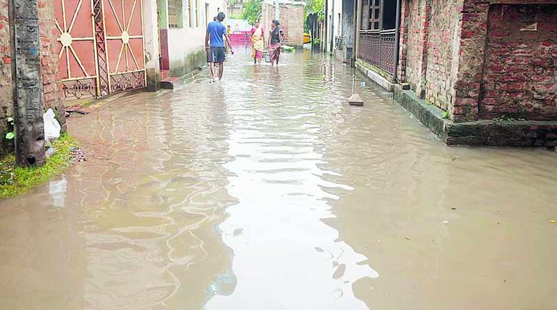 Howrah's many areas waterlogged due to light to moderate rainfall