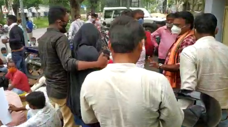 Locals stage protest infront of BJP MP's house on thursday