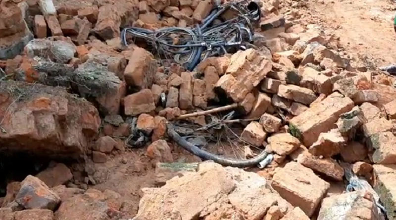 A meat shop collapsed in purulia on sunday morning, 5 injured