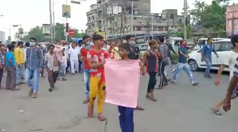 Local people stge protest infront of College of Medicine & Sagore Dutta Hospital