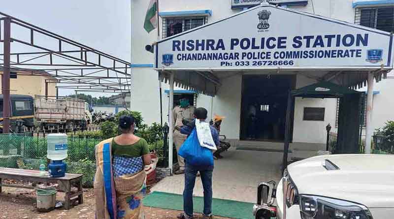 Man seek helps from Rishra police station to admitted his mother in law in hospital