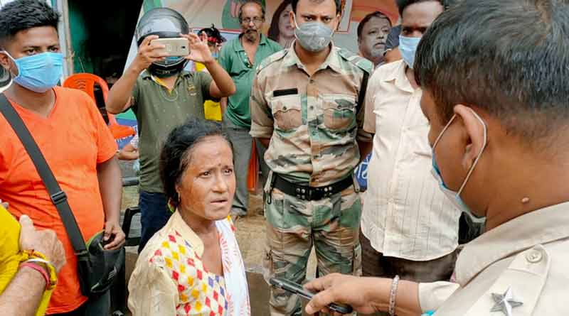 A lady allegedly attacked by some BJP worker in Hooghly ।Sangbad Pratidin