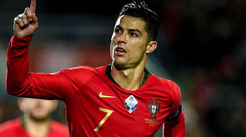 Cristiano Ronaldo becomes first person to reach 300 million followers mark on Instagram | Sangbad Pratidin