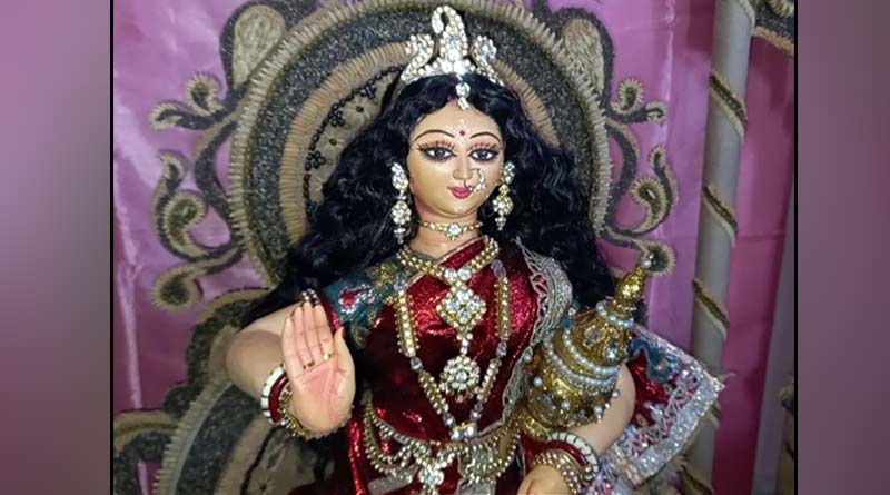 Purulia's teacher makes a idol of laxmi by the help of grains and clothes ।Sangbad Pratidin