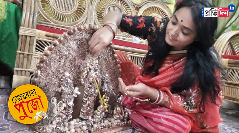 A Nadia woman made Durga idol with betel nut | Sangbad Pratidin