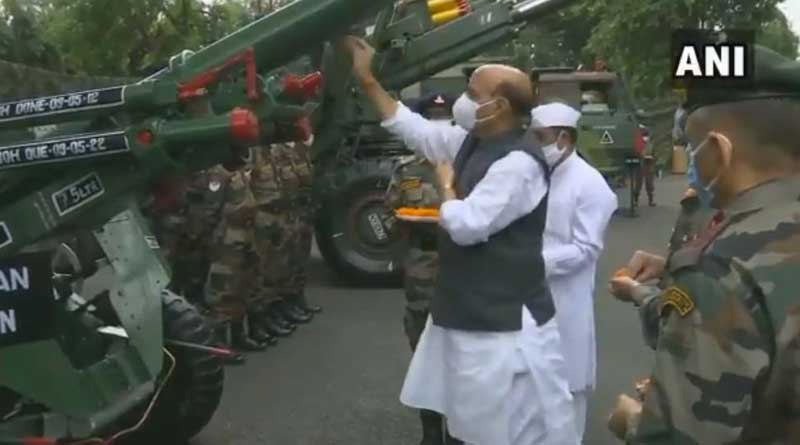 Defence Minister Rajnath Singh performs ‘Shastra Puja’ at Sukna War Memorial in Darjeeling | Sangbad Pratidin