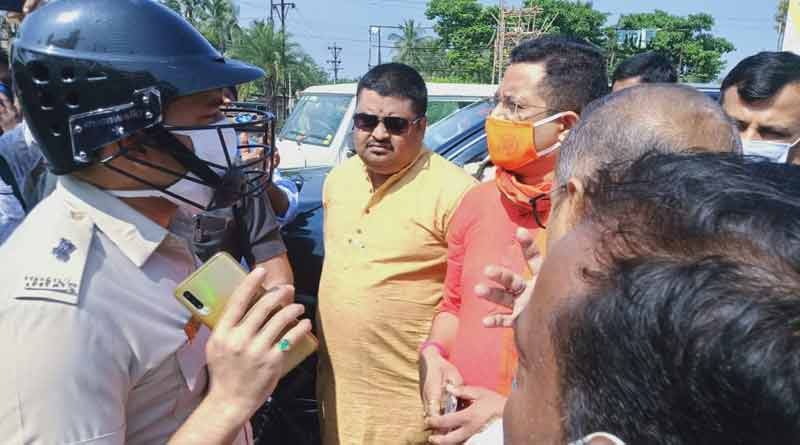 BJP leader Saumitra Khan threatened police officials in Bagnan