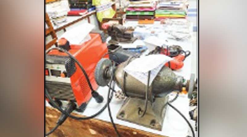 Engineering pass youth is doing arms business | Sangbad Pratidin