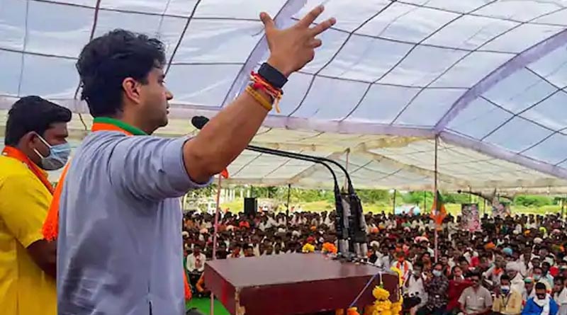 MP Farmer Dies After Heart Attack at Jyotiraditya Scindia's Rally, Congress Attacks BJP for Continuing With the Event | Sangbad Pratidin‌‌