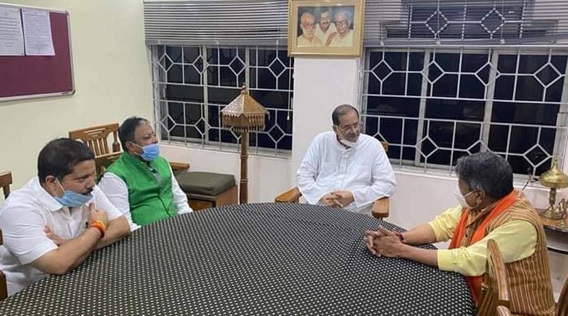 Bangla news: BJP leader Kailash Vijayvargiya and Mukul Roy meets Pandit Ajoy Chakraborty । Sangbad Pratidin