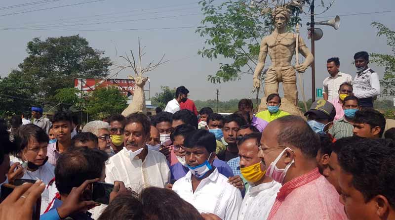 West Bengal News in Bengali: TMC cleans statue of Birsa Munda in Bankura । Sangbad Pratidin