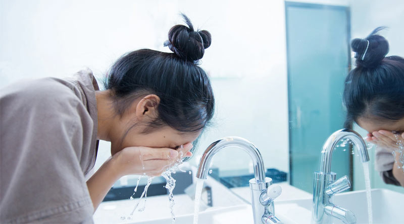 Here are some useful tips to washing your face based on your skin type । Sangbad Pratidin