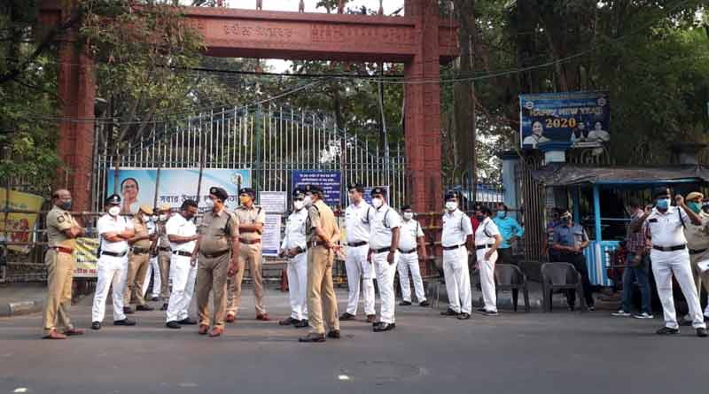 Some people creates chaos in front of Rabindra Sarobar over Chhath Puja । Sangbad Pratidin