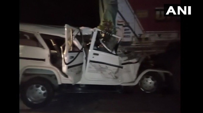 Fourteen people, including six children, died in a tragic road accident in Uttar Pradesh's Pratapgarh |Sangbad Pratidin