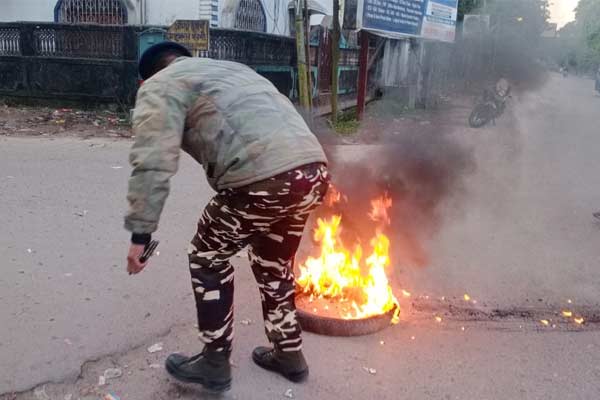 Train services Disrupted in Sealdah and Howrah due to strike on thursday