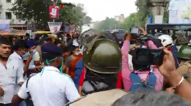 BJP workers beaten up by police in Taratala | Sangbad Pratidin