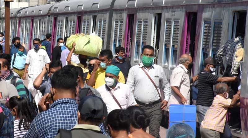 An elderly man injured fell from the train | SangbadPratidin