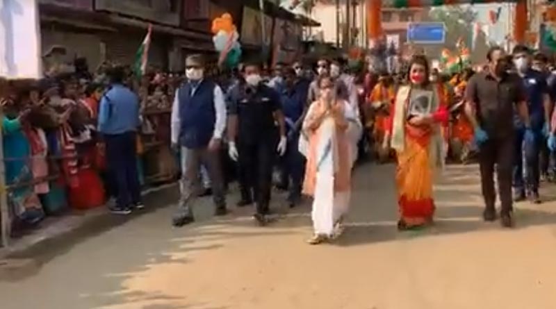 TMC leader Mamata Banerjee's road show at Bolpur | Sangbad Pratidin