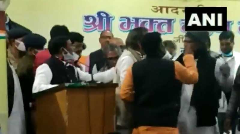 Bihar Congress workers hurl chairs at each other in presence of new in-charge of the party | Sangbad Pratidin