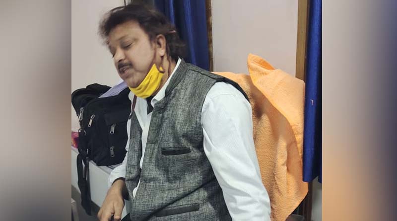 Saffron Towel in chair of Burdwan Jela Porisod creates rumour | Sangbad Pratidin