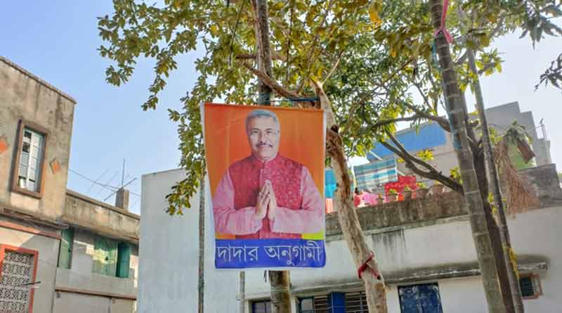 Posters supporting Prabir Ghosal surfaces at Konnagar ।Sangbad Pratidin