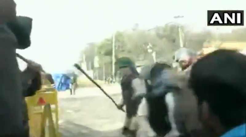 Scuffle breaks out at Singhu border where farmers are protesting | Sangbad Pratidin