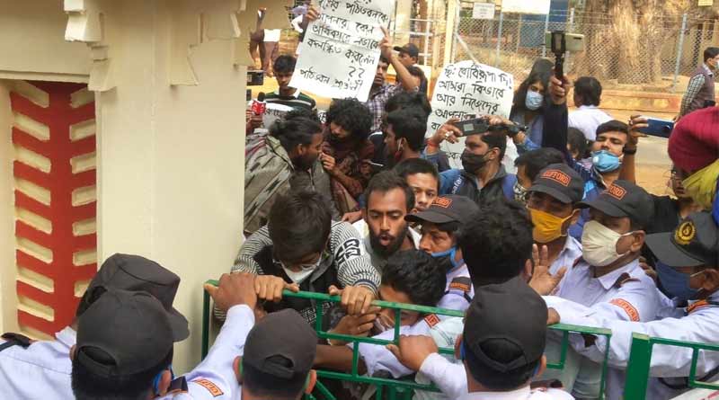 Student agitates in Visva Bharati University against activity of VC ।Sangbad Pratidin