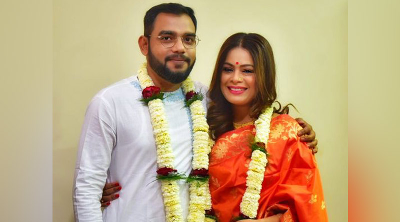 Bengali Singer Imon Chakrabory tied the knot with Nilanjan today | Sangbad Pratidin