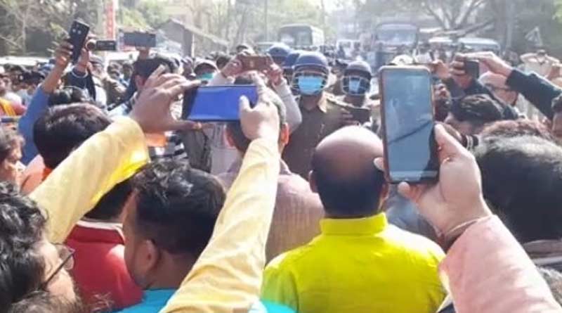 Clash broke out between Police and bjp in Beldanga | Sangbad Pratidin