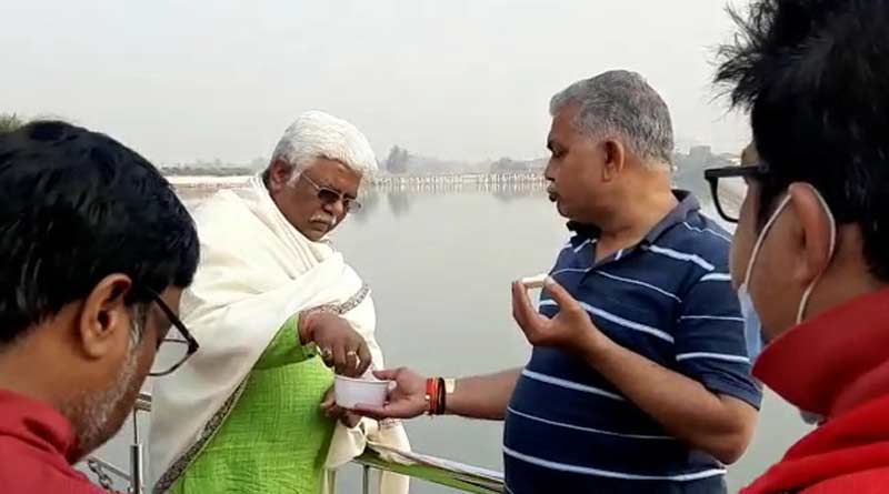 Trinamool councillor meets Dilip Ghosh at Eco Park | Sangbad Pratidin
