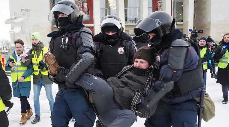 More than 4,500 held in Russia at protests against jailing of Kremlin critic Alexei Navalny | Sangbad Pratidin