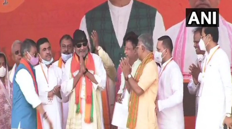 Star Mithun Chakrabarty delivers filmy dialouge from Modi's Brigade in Kolkata | Sangbad Pratidin
