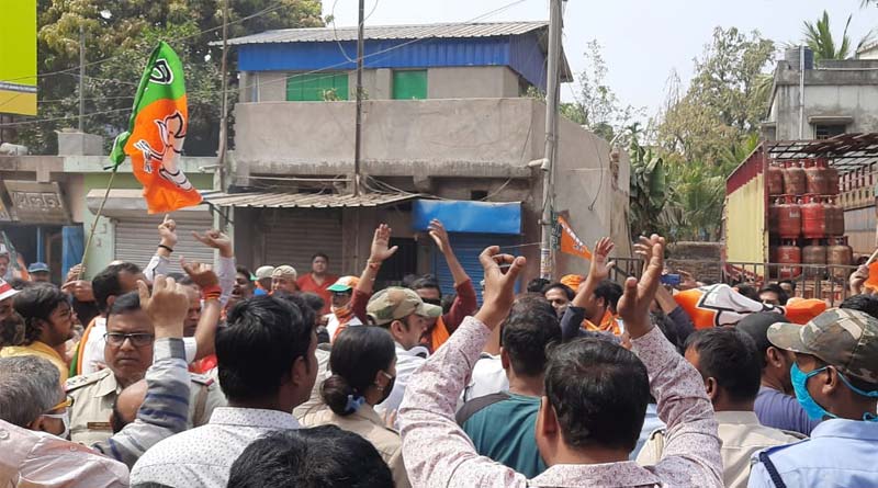 BJP-TMC clashes in Uttarpara over Paribartan Yatra | Sangbad Pratidin