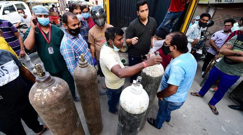 West Bengal Durga Puja committees supplies oxygen and other necessary services in corona virus situation | Sangbad Pratidin