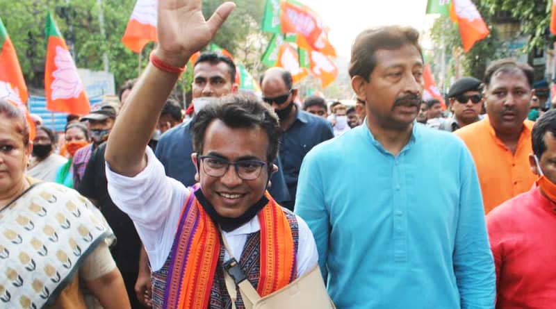 WB Polls 2021: Screenshot Of BJP Candidate Rajib Banerjee with Rudranil Ghosh goes viral for this reason | Sangbad Pratidin