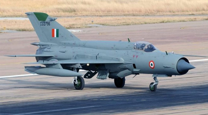 An Indian Air Force MiG-21 fighter jet crashed near Moga in Punjab | Sangbad Pratidin