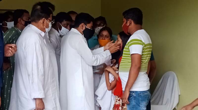 TMC's Abhishek Banerjee stands by the families of people killed by lightning in Murshidabad । Sangbad Pratidin
