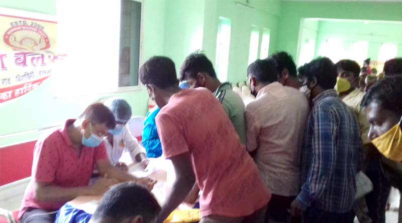 Free Corona Vaccination for labourer and their family at Howrah by WB Govt. । Sangbad Pratidin
