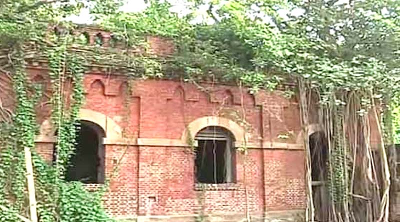 'Human remains' found at a building at Strand Road in Kolkata । Sangbad Pratidin