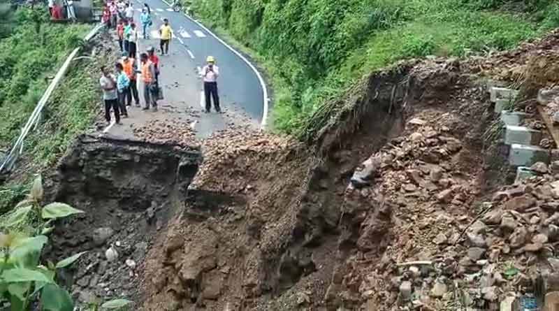Due to heavy rain Kurseong's national highway damaged ।Sangbad Pratidin