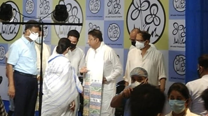 Mukul Roy meets Mamata Banerjee in Krishnanagar | Sangbad Pratidin