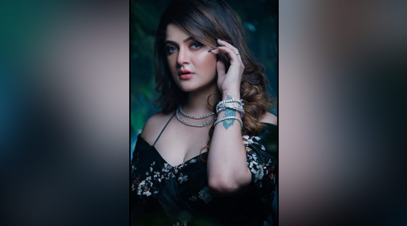 Actress Srabanti Chatterjee trolled for her new facebook post ।Sangbad Pratidin